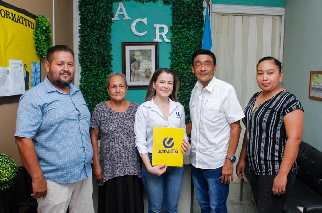 Cemento Ultracem firma convenio con escuela en Rio Blanquito Choloma2